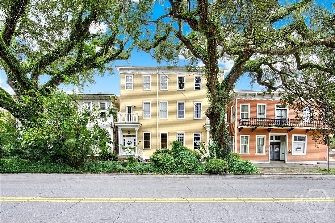 1 bed, 1.5 bath, 940 sqft, $1,800 — Photo 3
