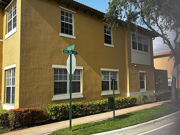 3rd image of 502 SW 147th Avenue