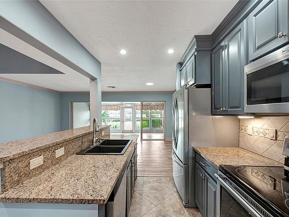 5th image of 1102 SE Mitchell Ave APT 304