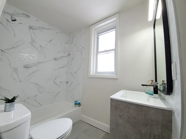 317 William St — Photo 3
