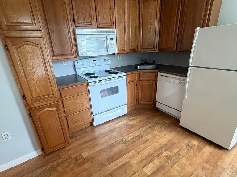 31 Kiernan Ave — Photo 1