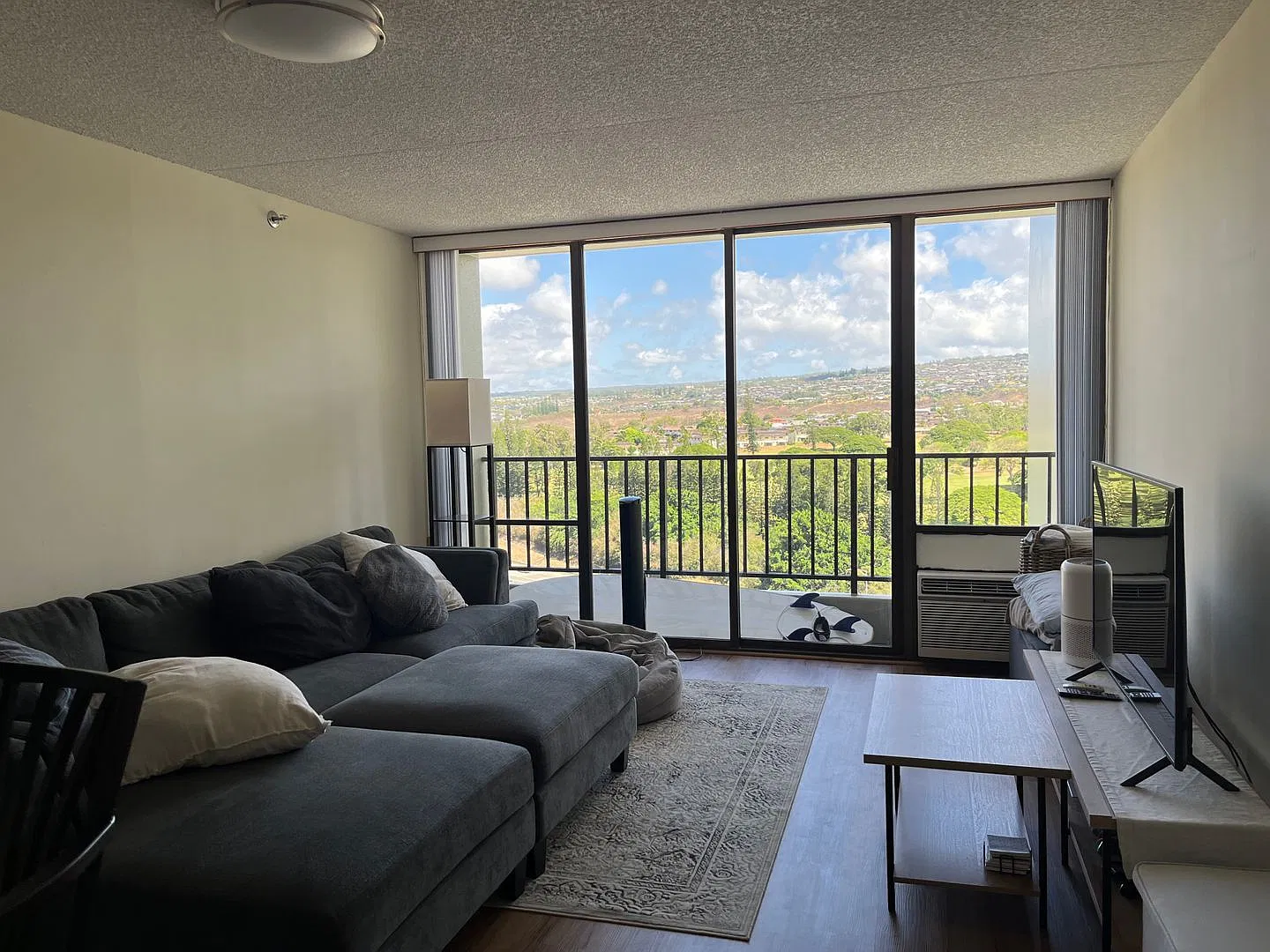 Pearl Regency - 1 bedroom, 1 bathroom Condo with 1 parking - Avail now — Photo 2