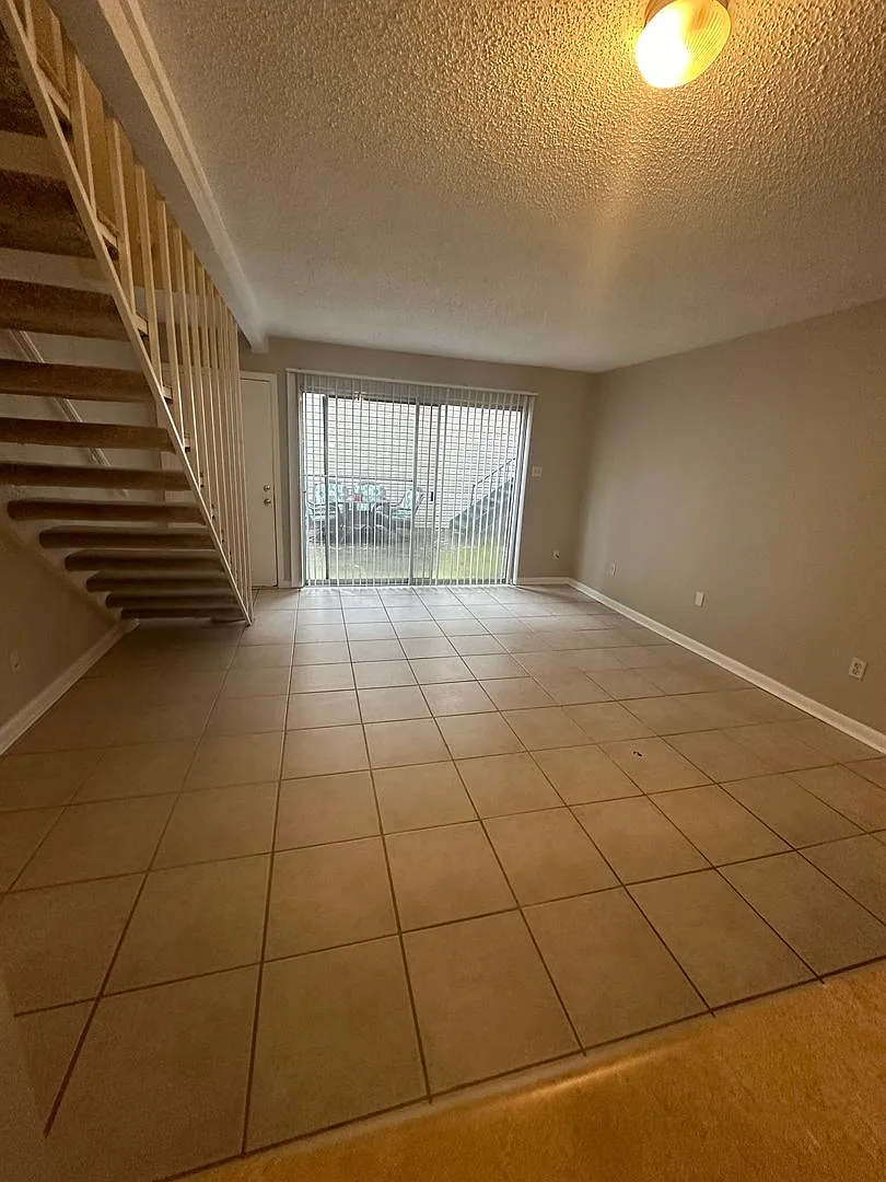 1BD/1BA Townhouse located on the Germantown/Memphis Line! — Photo 3