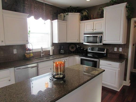 3rd image of 100 Evan Ct