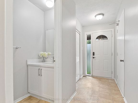 4th image of 75 Clarkson Cres