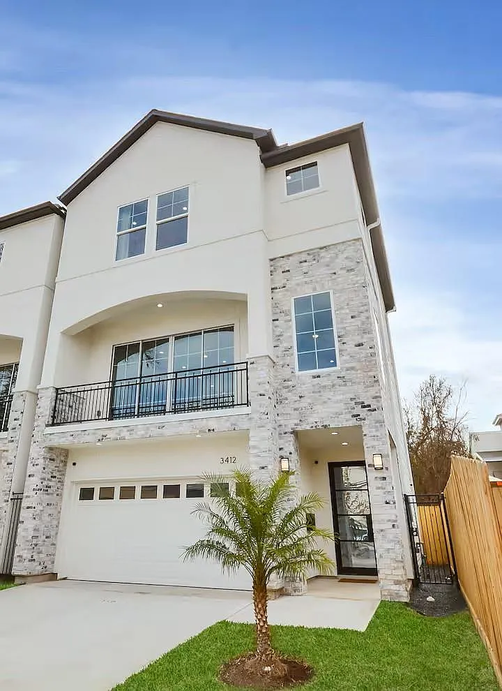 3 bed, 3.5 bath, 2410 sqft, $2,450 — Photo 2