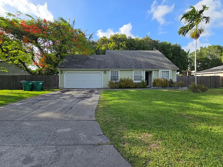 14843 SW 152nd Ter — Photo 1