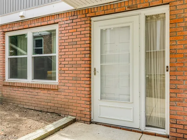 239 Portage Lakes Dr Unit F, Akron, OH 44319