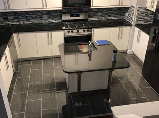 704 Telluride Ct, Vernon Hills, IL 60061
