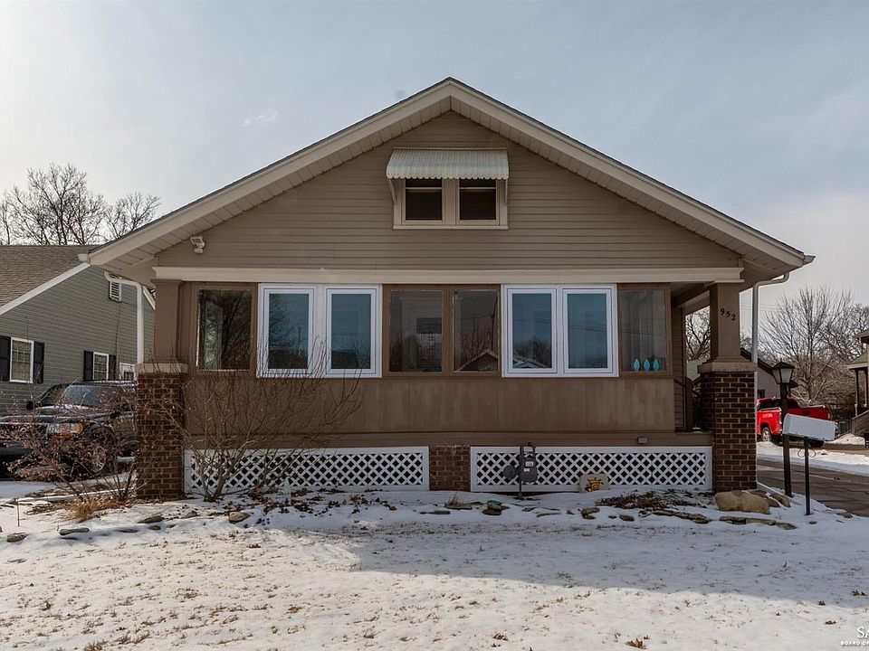 1st image of 952 S 5th St