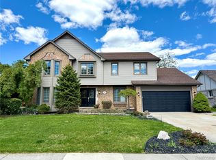 34650 Fairfax Dr, Livonia, MI 48152
