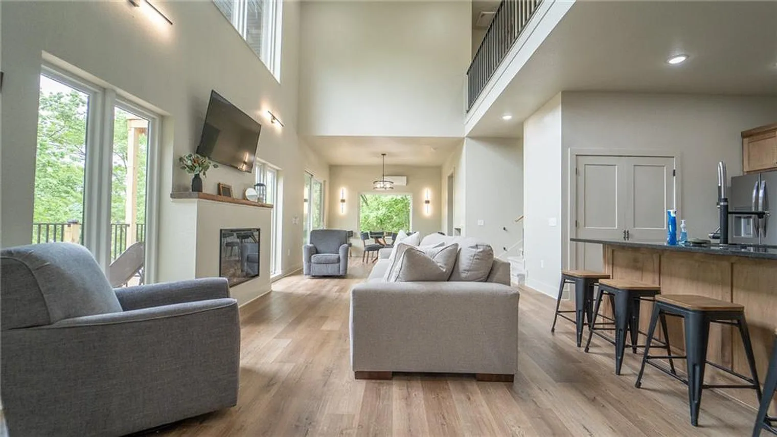 8 bed, 8.0 bath, $24,408 — Photo 2