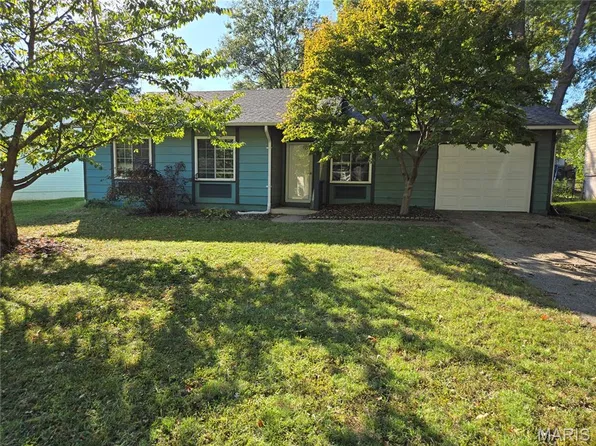 2419 Ambelwood Ln, O'Fallon, MO 63368