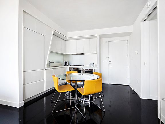 4th image of 123 Washington St APT 52D