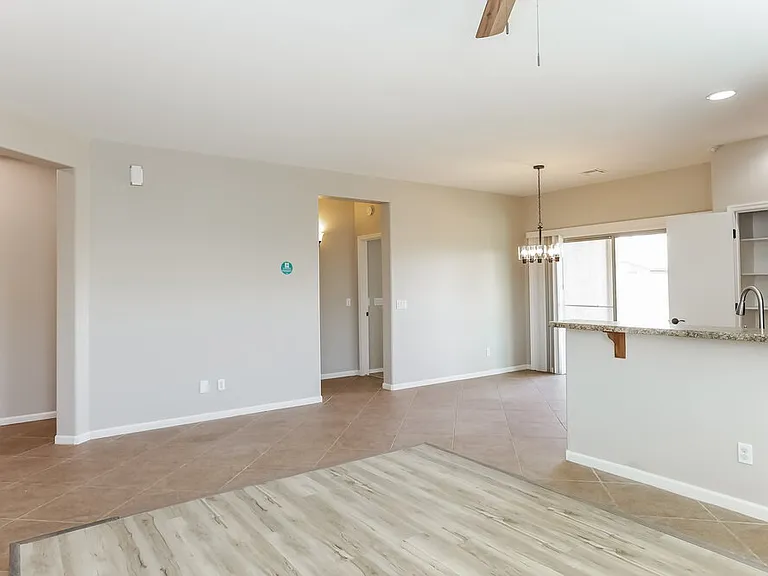 1868 W Wrangler Way — Photo 4