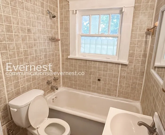 1119 Graymont Ave W — Photo 9