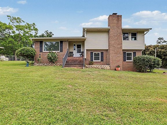 2nd image of 1734 Ruby Rd