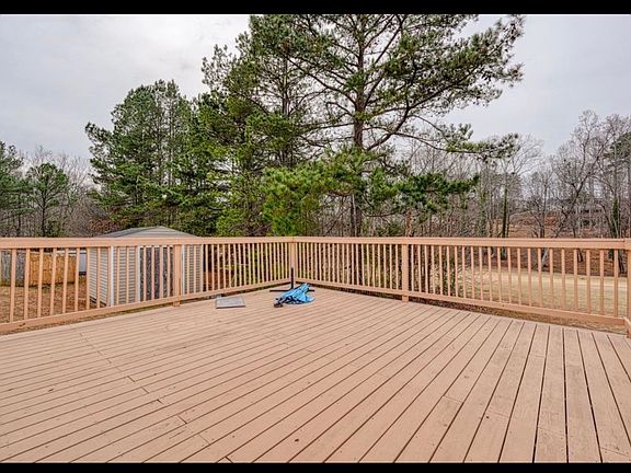 4th image of 240 Cotton Creek Dr