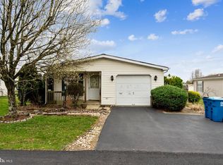 13 Woodbine Ct W, Harleysville, PA 19438