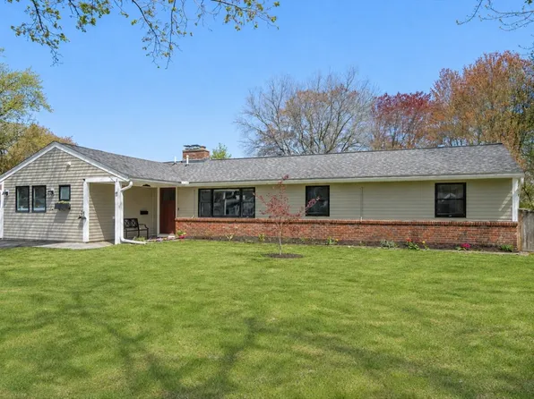 11 Sunset Rd, Maynard, MA 01754