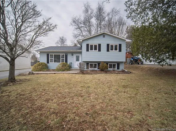 132 Piercy Cres, Fredericton, NB E3B 7G3
