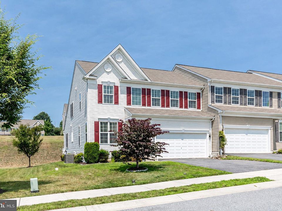 1st image of 186 Greenvale Mews Dr #11