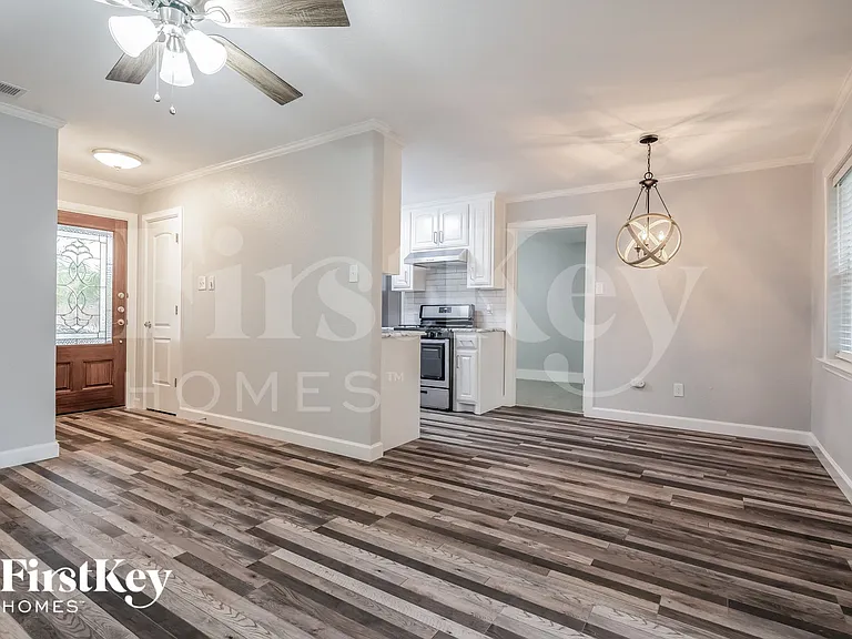 1105 Quebec Dr — Photo 4