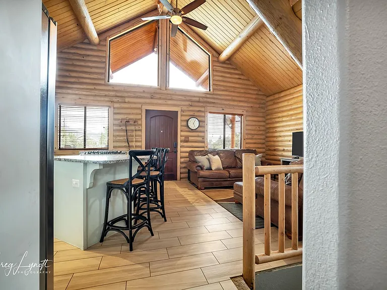 322 E Hillcrest Cir — Photo 13