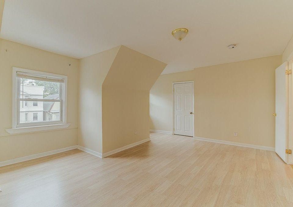 1st image of 183 N 11th St #2