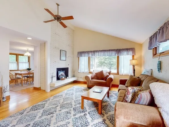 41 Youngs Rd, Dedham, MA 02026