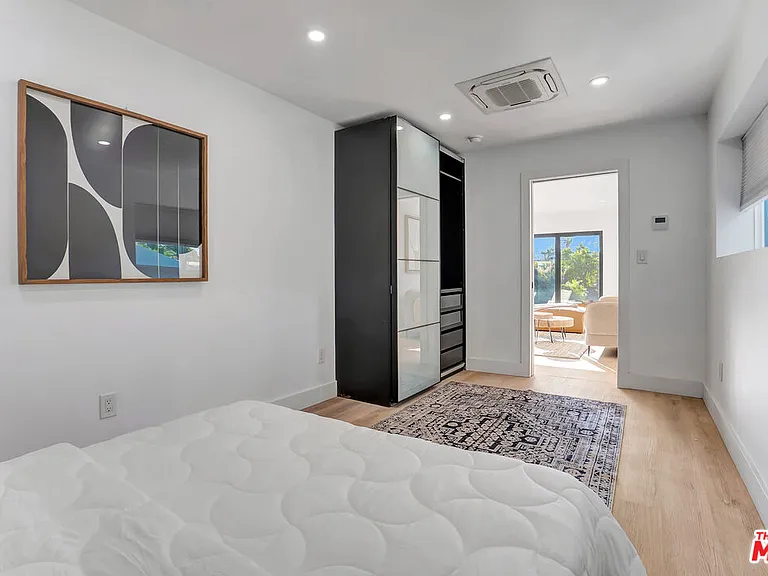 1145 S Longwood Ave — Photo 38