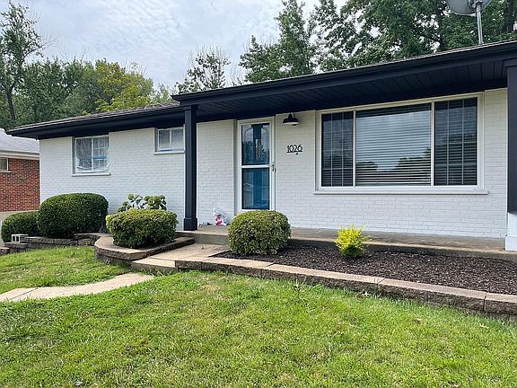 4th image of 1026 Camelot Gardens Dr