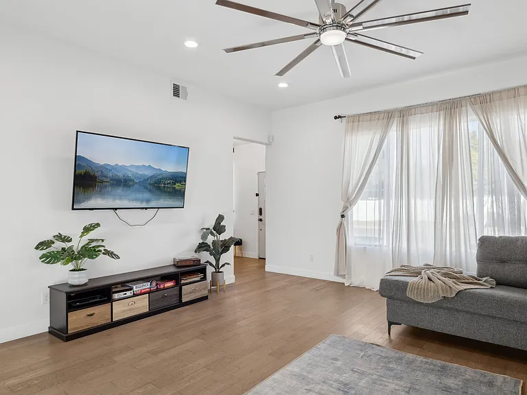 1923 E Monterey Way — Photo 5