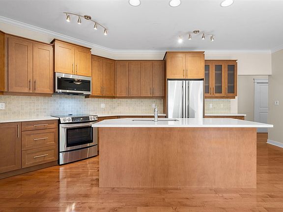 5th image of 553 Heatherdale Ln