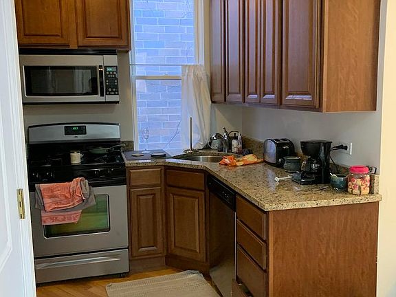 4th image of 2513 N Southport Ave APT 2F