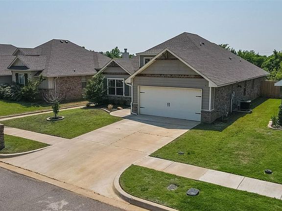 3rd image of 3825 Palisade Ln