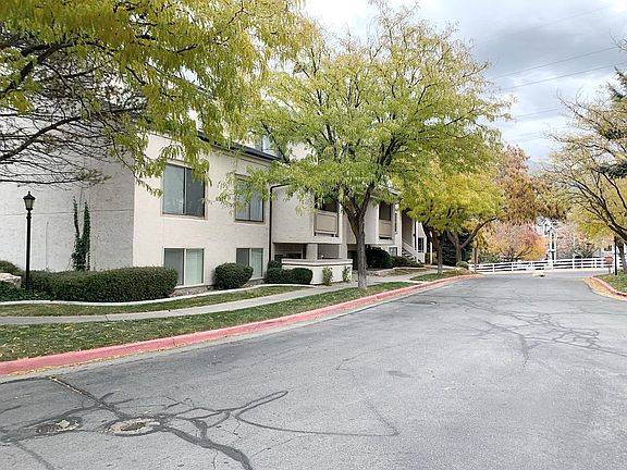 2nd image of 987 E Creek Hill Ln #20
