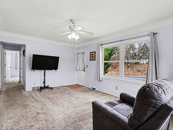 5th image of 2424 Nichols Rd