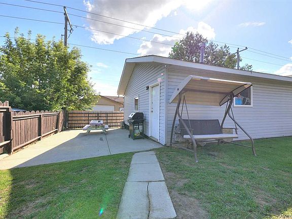 4th image of 108 W Pinecliff Way NE
