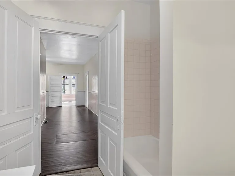 114 Forest Ave — Photo 35