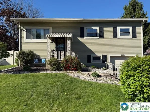 812 Faith Dr, Catasauqua, PA 18032
