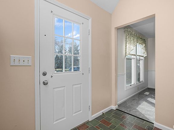 3rd image of 305 Hawthorne Dr
