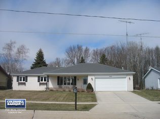 3820 Wildwood Dr, Manitowoc, WI 54220