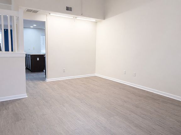 3rd image of 111 Lynch Cir