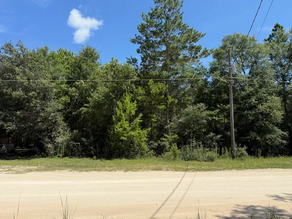 6 Country Blvd, Defuniak Springs, FL 32433