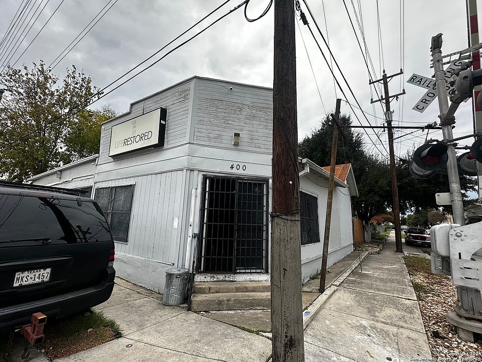 1st image of 400 ARBOR PL