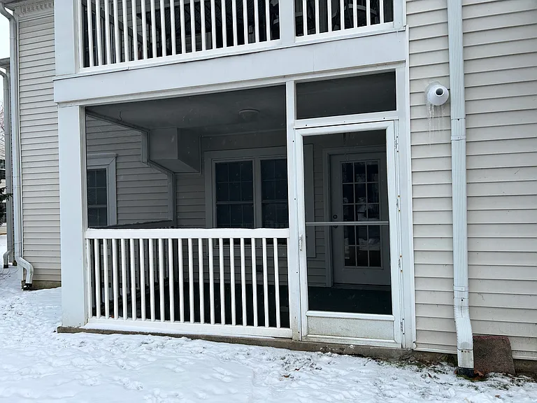 2269 S Main St — Photo 1