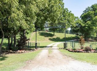 10592 Phillips Cemetery Rd, Bentonville, AR 72713