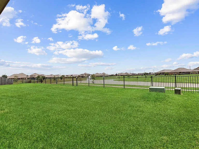 23607 Legano Dr — Photo 41