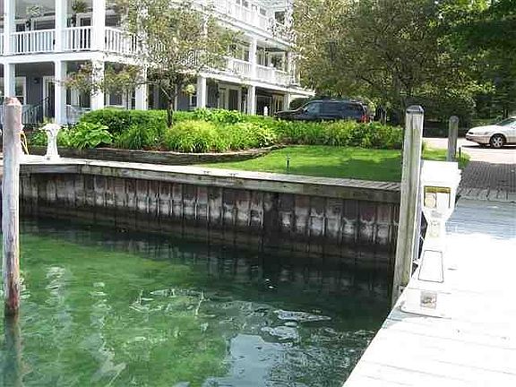 3rd image of 221 Belvedere Ave #2